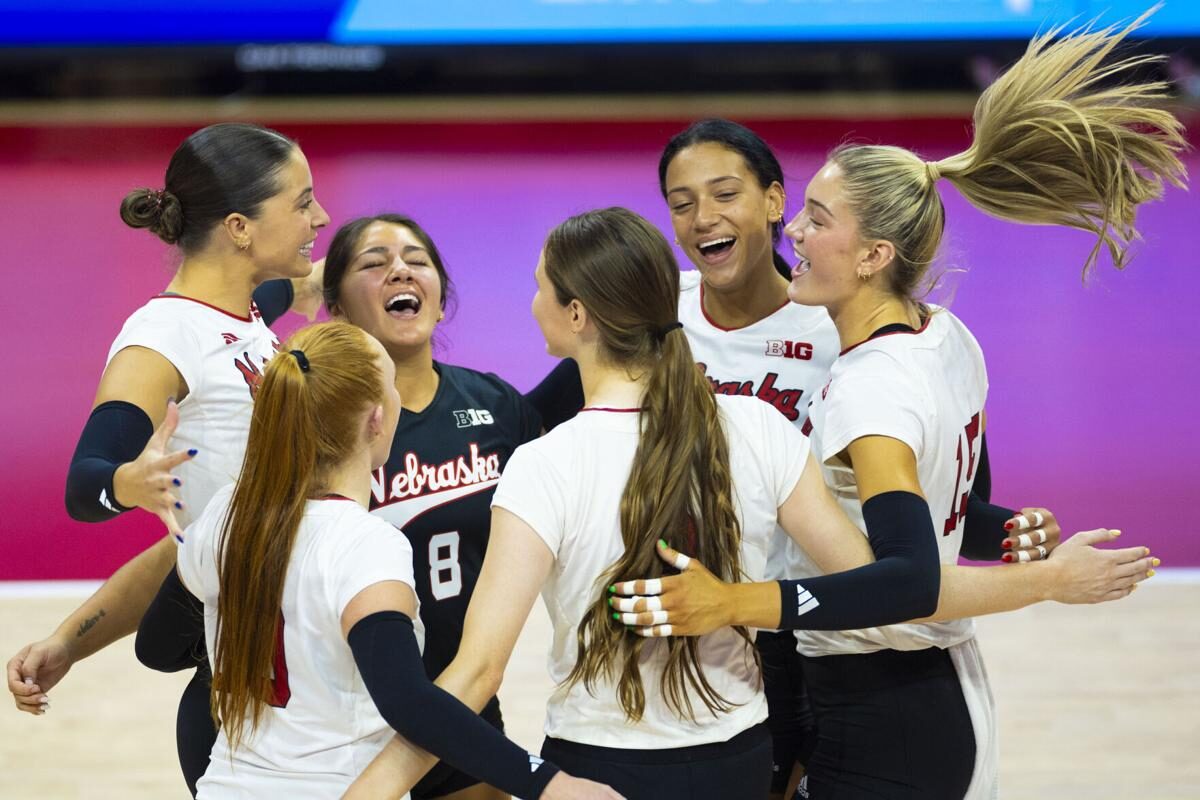 nebraska-volleyball-score